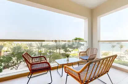 Apartment - 2 Bedrooms - 4 Bathrooms for sale in Al Hatimi - Shoreline Apartments - Palm Jumeirah - Dubai