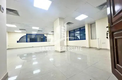 Office Space - Studio - 1 Bathroom for rent in Hamdan Street - Abu Dhabi