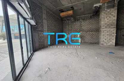Retail - Studio for rent in Tourist Club Area - Abu Dhabi