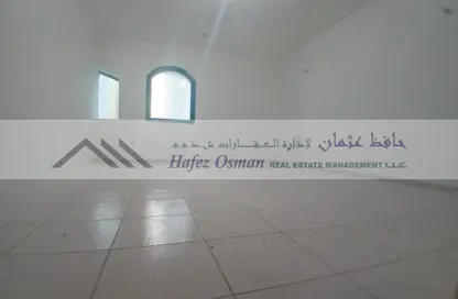 سكن الموظفين - استوديو - 5 حمامات للايجار في الخالدية - أبوظبي