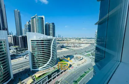 مكتب - استوديو للايجار في B2B  برج - الخليج التجاري - دبي