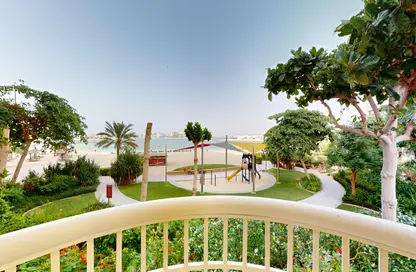 Apartment - 3 Bedrooms - 4 Bathrooms for sale in Al Msalli - Shoreline Apartments - Palm Jumeirah - Dubai