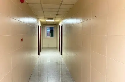سكن عمال - استوديو - 8 حمامات للايجار في الصجعة - الشارقة