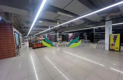 Retail - Studio - 2 Bathrooms for rent in Jumeirah Apartments - Jumeirah 1 - Jumeirah - Dubai