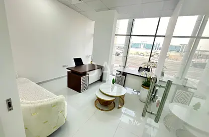 Office Space - Studio - 1 Bathroom for rent in Red Avenue - Al Garhoud - Dubai