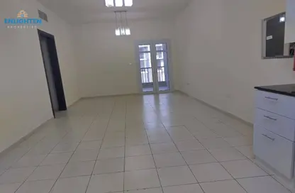 شقة - غرفة نوم - 2 حمامات للايجار في الخريف 2 - سيزون كوميونيتي - قرية الجميرا سركل - دبي