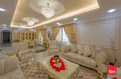 Apartment - 3 Bedrooms - 3 Bathrooms for sale in Mazaya 1 - Queue Point - Dubai Land - Dubai