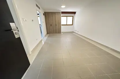Apartment - Studio - 1 Bathroom for rent in Mankhool - Bur Dubai - Dubai