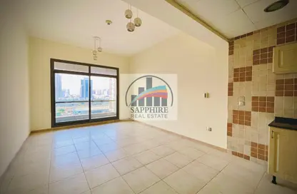 شقة - 1 حمام للايجار في برج حمزة - مدينة دبي الرياضية - دبي