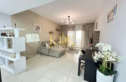 شقة - غرفة نوم - 2 حمامات للايجار في جاردينيا 2 - حدائق الإمارات 1 - قرية الجميرا سركل - دبي