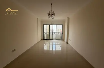 شقة - 2 غرف نوم - 2 حمامات للايجار في الفلاح - تجارية مويلح - الشارقة