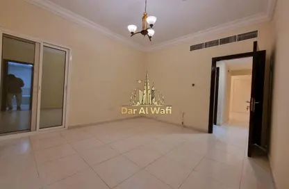 شقة - 2 غرف نوم - 2 حمامات للايجار في برج الكوث - النهدة - الشارقة