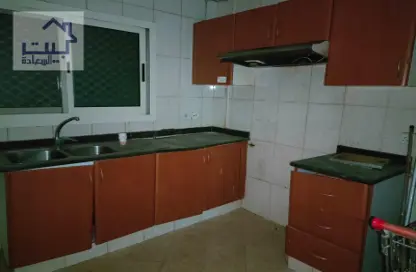 شقة - 2 غرف نوم - 3 حمامات للايجار في برج الكورنيش - طريق كورنيش عجمان - عجمان