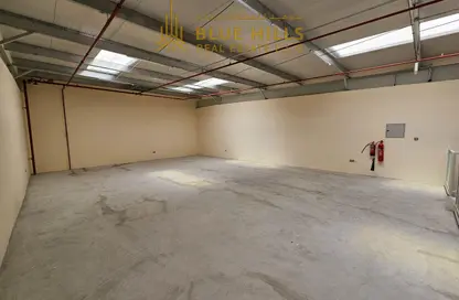 Warehouse - Studio - 1 Bathroom for rent in RAS - Umm Ramool - Dubai