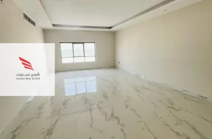 شقة - 3 غرف نوم - 3 حمامات للايجار في مساكن كورنيش عجمان - طريق كورنيش عجمان - عجمان