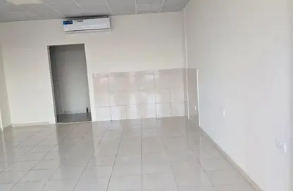 Shop - Studio - 1 Bathroom for rent in Building Y23 - England Cluster - International City - Dubai