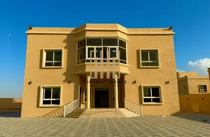 Villa - 5 Bedrooms for rent in Al Suyoh - Sharjah