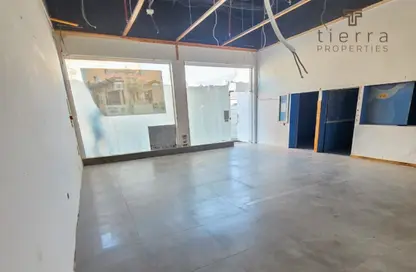 Shop - Studio for rent in Al Karama - Dubai
