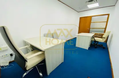 صورة لـ غرفة- غرفة النوم مكتب - استوديو - 2 حمامات للايجار في مركز المهيري - الخالدية - أبوظبي ، صورة رقم 1