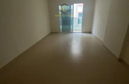 شقة - 2 غرف نوم - 2 حمامات للايجار في مجمع مويلح - تجارية مويلح - الشارقة