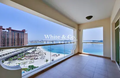 Terrace image for: Apartment - 2 Bedrooms - 4 Bathrooms for sale in Jash Falqa - Shoreline Apartments - Palm Jumeirah - Dubai, Image 1