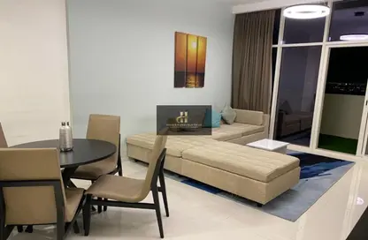 صورة لـ غرفة المعيشة / غرفة الطعام شقة - غرفة نوم - 2 حمامات للبيع في تاور 108‎ - قرية الجميرا سركل - دبي ، صورة رقم 1