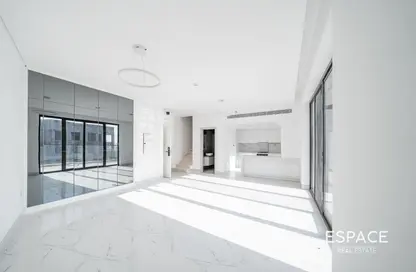 دوبلكس - 2 غرف نوم - 3 حمامات للايجار في لومينا ڤيستا ريزيدينسيس - قرية الجميرا سركل - دبي