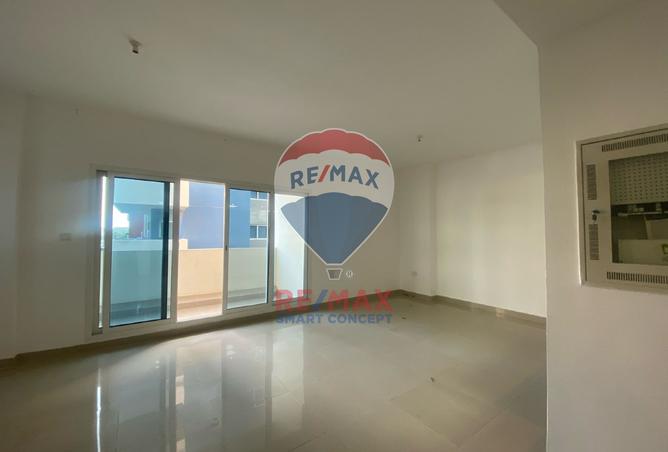 Apartment - 3 Bedrooms - 4 Bathrooms for sale in Tower 32 - Al Reef Downtown - Al Reef - Abu Dhabi