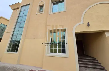 فيلا - 4 غرف نوم - 6 حمامات للايجار في الآبار - حلوان - الشارقة