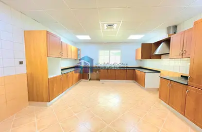 Villa - 4 Bedrooms - 6 Bathrooms for rent in Al Baraha - Deira - Dubai