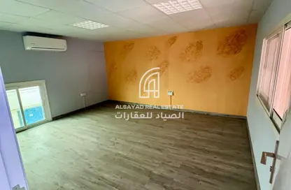 مستودع - استوديو للايجار في المنطقة الصناعية 11 - المنطقة الصناعية بالشارقة - الشارقة