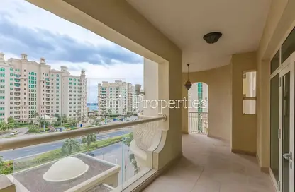 Apartment - 2 Bedrooms - 3 Bathrooms for rent in Al Tamr - Shoreline Apartments - Palm Jumeirah - Dubai