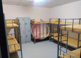 صورةغرفة- غرفة النوم لـ: سكن عمال - 8 حمامات للكراء في م -17 - مصفح الصناعية - مصفح - أبوظبي, صورة 1