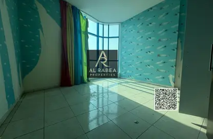 شقة - 2 غرف نوم - 2 حمامات للايجار في مساكن كورنيش عجمان - طريق كورنيش عجمان - عجمان