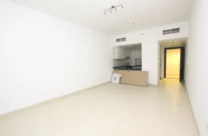 Apartment - 1 Bedroom - 2 Bathrooms for rent in Oxford Building - Jumeirah Village Circle - Dubai