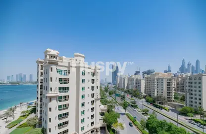 Apartment - 3 Bedrooms - 3 Bathrooms for rent in Al Hatimi - Shoreline Apartments - Palm Jumeirah - Dubai