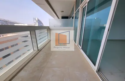 Balcony image for: Apartment - 3 Bedrooms - 4 Bathrooms for rent in Al Ain Tower - Khalidiya Street - Al Khalidiya - Abu Dhabi, Image 1