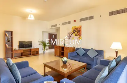 Living Room image for: Apartment - 3 Bedrooms - 4 Bathrooms for rent in Amwaj - Jumeirah Beach Residence - Dubai, Image 1