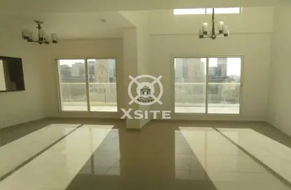 Apartment - 2 Bedrooms - 3 Bathrooms for rent in Royal JVC Building - Jumeirah Village Circle - Dubai