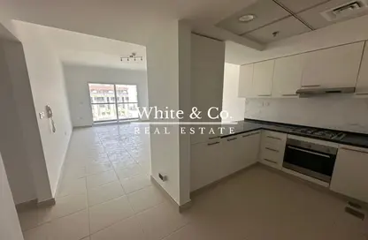 Apartment - 1 Bedroom - 2 Bathrooms for rent in Oxford Building - Jumeirah Village Circle - Dubai