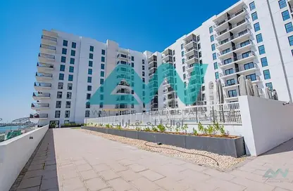 Apartment - 2 Bedrooms - 2 Bathrooms for rent in Waters Edge - Yas Island - Abu Dhabi