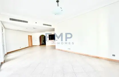 Apartment - 3 Bedrooms - 4 Bathrooms for rent in Al Nabat - Shoreline Apartments - Palm Jumeirah - Dubai