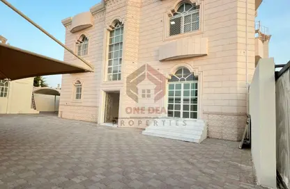 دوبلكس - 8 غرف نوم - 7 حمامات للايجار في البطين - العين