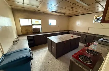 سكن عمال - استوديو - 8 حمامات للايجار في المنطقة الصناعية رقم 5 - المنطقة الصناعية بالشارقة - الشارقة سكن عمال - استوديو - 8 حمامات للايجار في المنطقة الصناعية رقم 5 - المنطقة الصناعية بالشارقة - الشارقة