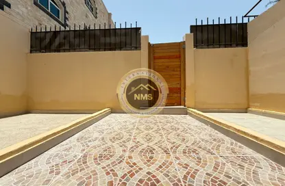 Apartment - Studio - 1 Bathroom for rent in Al Mushrif - Abu Dhabi