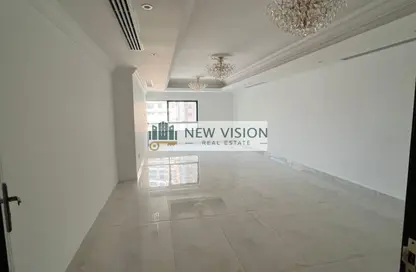 Apartment - 3 Bedrooms - 3 Bathrooms for rent in Blue Tower - Al Majaz 3 - Al Majaz - Sharjah