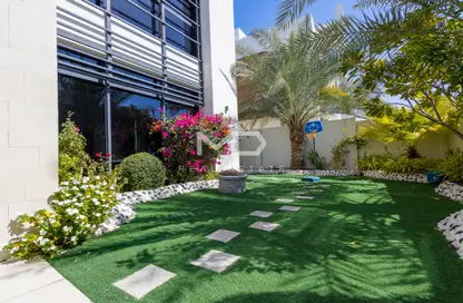 Garden image for: Villa - 4 Bedrooms - 7 Bathrooms for sale in West Yas - Yas Island - Abu Dhabi, Image 1
