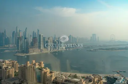 Apartment - 1 Bedroom - 2 Bathrooms for rent in The Palm Tower - Palm Jumeirah - Dubai