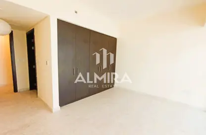 Room / Bedroom image for: Apartment - 1 Bedroom - 2 Bathrooms for rent in Ocean Terrace - Marina Square - Al Reem Island - Abu Dhabi, Image 1