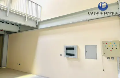 Warehouse - Studio for rent in Umm Ramool - Dubai